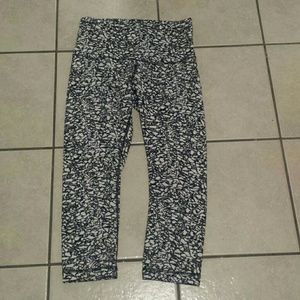 **RARE*** Wonder under cropped lululemon leggings